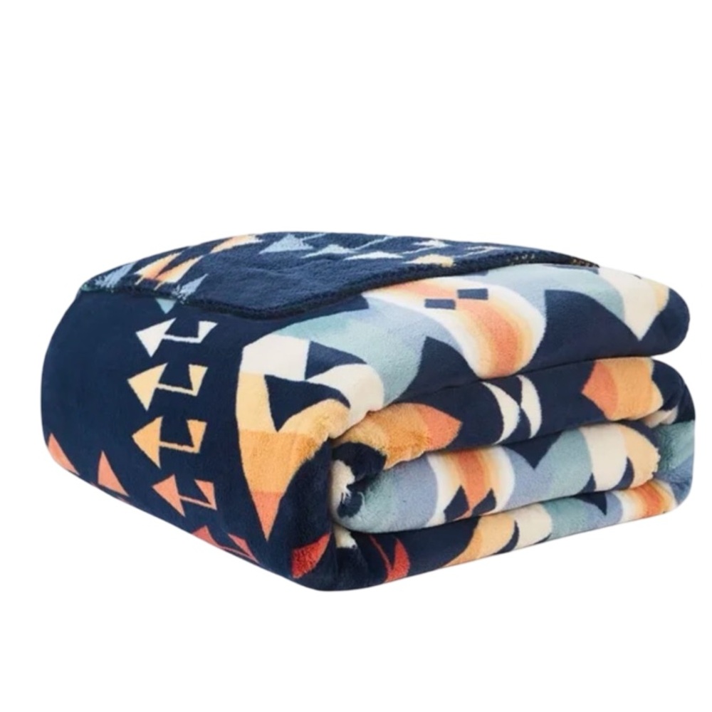 New Pendleton Aztec Blanket - Picture 3 of 4